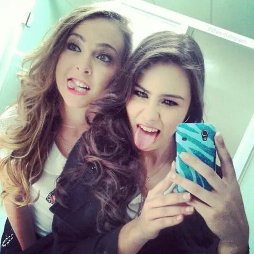 Imagine Belieber: Out Of Town Girl, personagens + Capitulo 1!