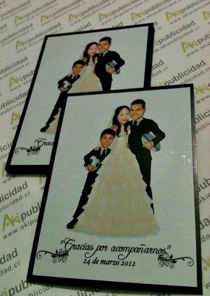 Imanes para refrigerador como recuerdos e invitaciones de boda