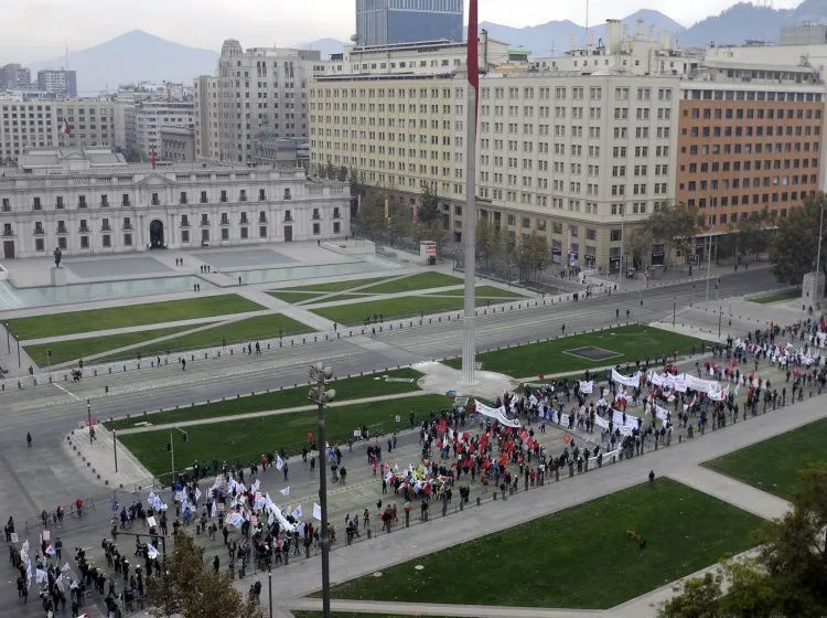 Con incidentes aislados entre manifestantes y un fuerte discurso ...