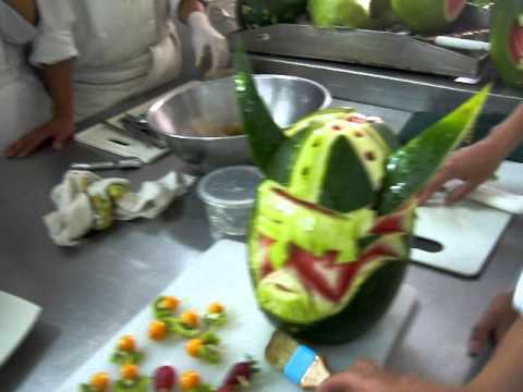 Increible arte en fruta, Garnish en 6 minutos!!! - YouTube