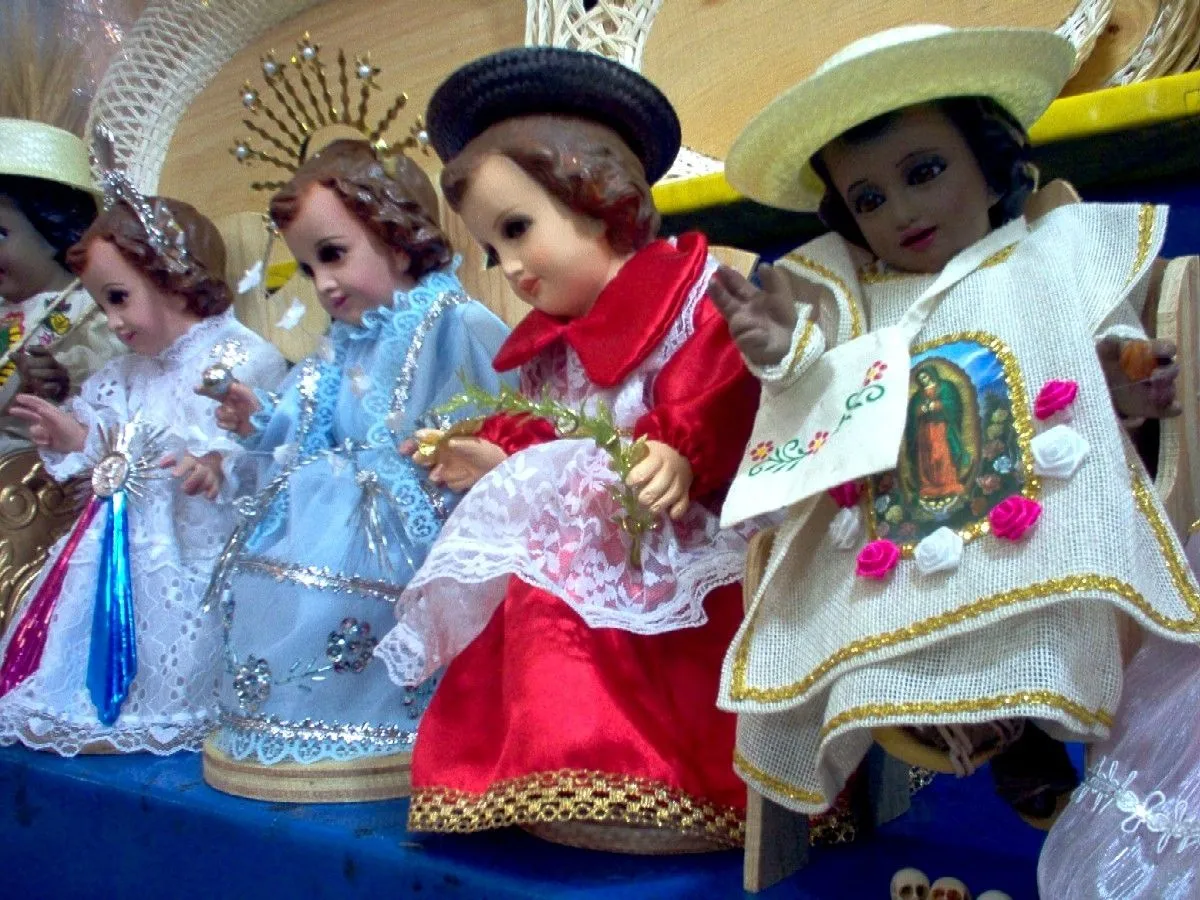 Indaga especialista origen de vestir al Niño Dios | Las Tres y Un ...