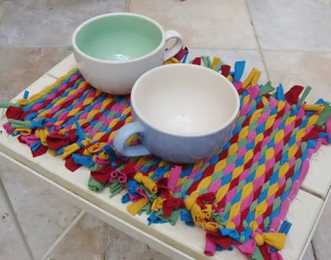 Individuales de mesa con viejas camisetas - Guía de MANUALIDADES Individuales de mesa con viejas camisetas - Guía de MANUALIDADES