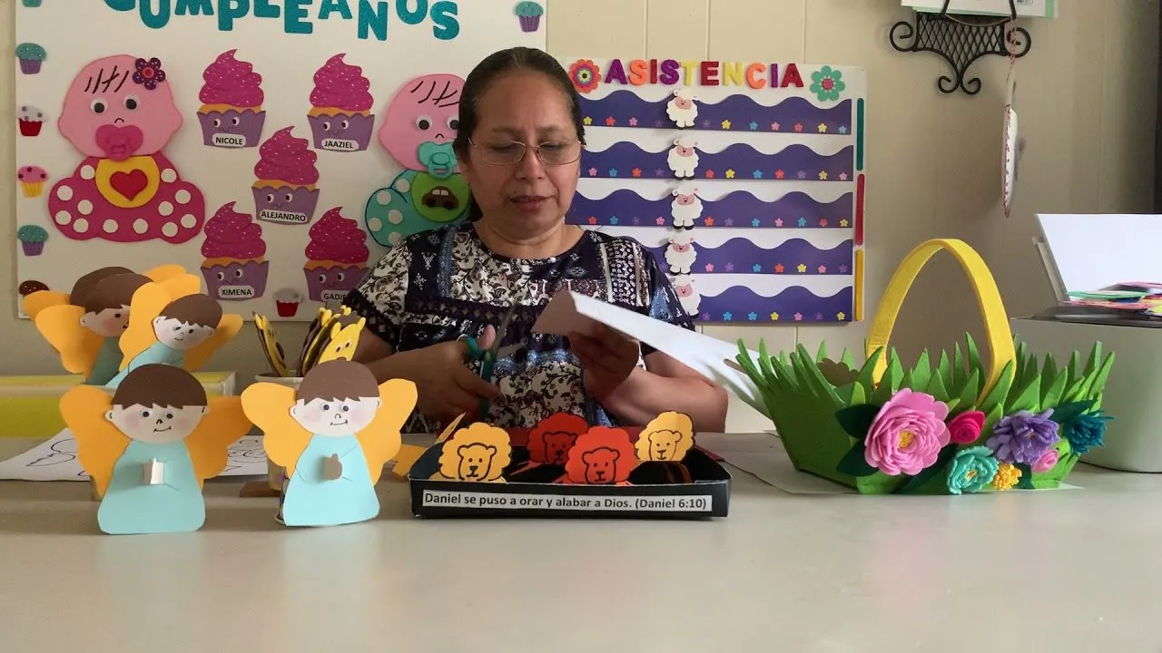 INFANTES-DANIEL EN EL FOSO DE LOS LEONES- IDEAS CON SUS MANUALIDADES- LECCION # 8 - YouTube