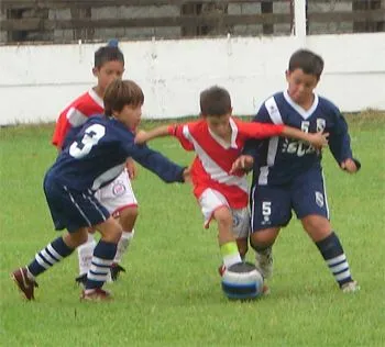 El fútbol infantil infantil-jugando-futbol – GuiaFitness El fútbol infantil infantil-jugando-futbol – GuiaFitness