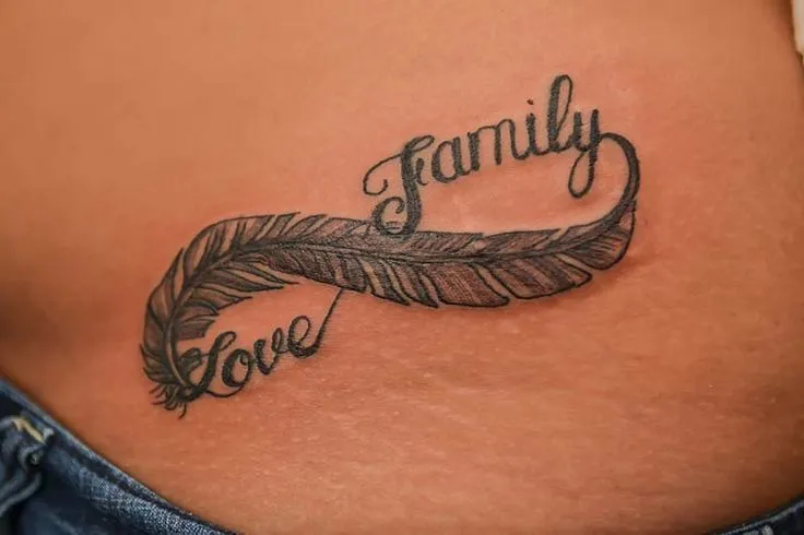 Infinito Pluma con Frase: Love y Family - Tatuajes para Mujeres Infinito Pluma con Frase: Love y Family - Tatuajes para Mujeres