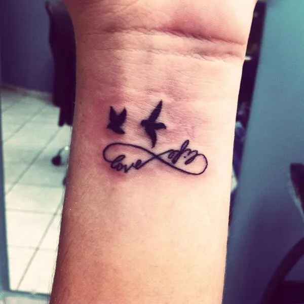 Signo Infinito, Frase: Love & Life, Aves - Tatuajes para Mujeres