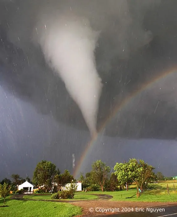 Insólita imagen de un tornado y un arcoiris (+ Foto) | Cubadebate