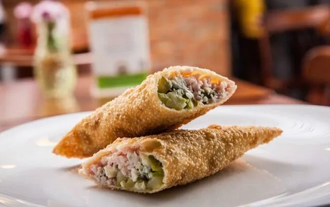 Inspirado na feira: pastel gourmet e drinque com cana-de-açúcar ... Inspirado na feira: pastel gourmet e drinque com cana-de-açúcar ...