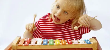 Instrumentos musicales para niños. El xilófono Instrumentos musicales para niños. El xilófono