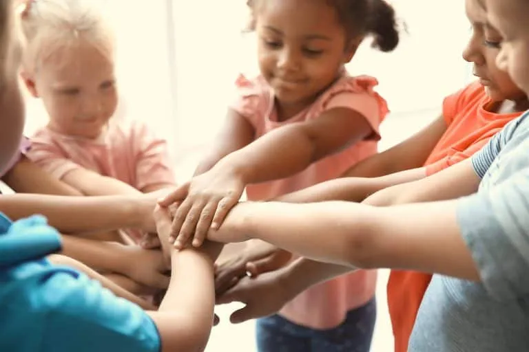 Día Internacional de la Solidaridad - Cómo inculcar solidaridad en los niños Día Internacional de la Solidaridad - Cómo inculcar solidaridad en los niños