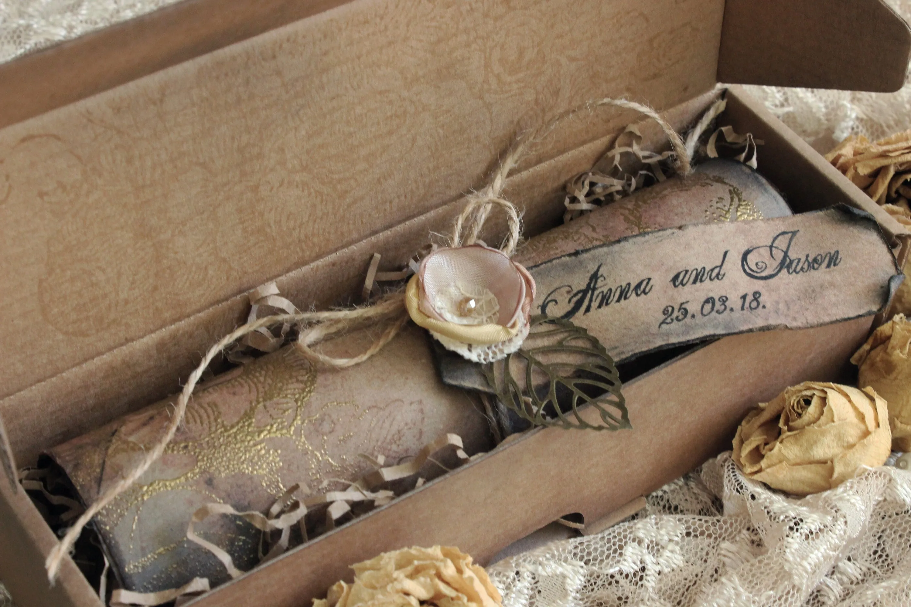 Invitación de boda con pergamino de rosas doradas en una caja - Etsy México Invitación de boda con pergamino de rosas doradas en una caja - Etsy México