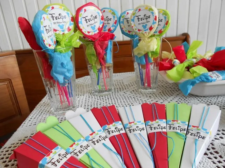 Souvenirs: bolsitas golosineras con stickers personalizados con ...