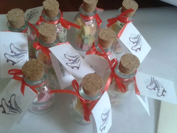 Invitaciones y souvenirs motivo patinaje en colores crema y coral ... Invitaciones y souvenirs motivo patinaje en colores crema y coral ...