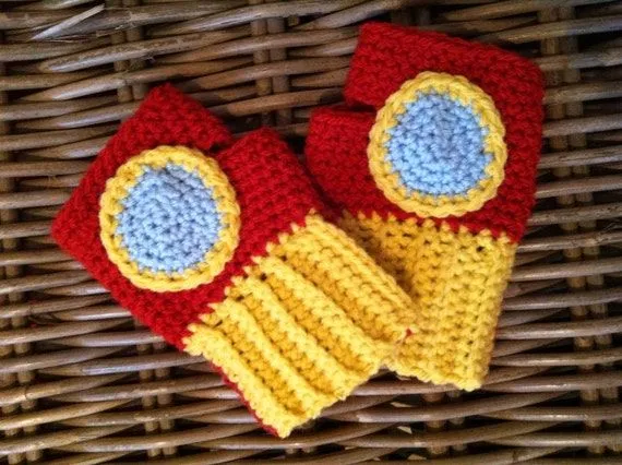 Iron Man inspired fingerless wrist warmer por LottiesCreations Iron Man inspired fingerless wrist warmer por LottiesCreations