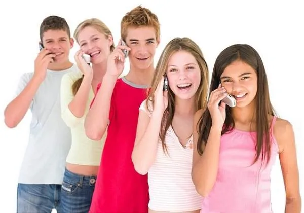 Irritación adolescente cuando falta el móvil Irritación adolescente cuando falta el móvil