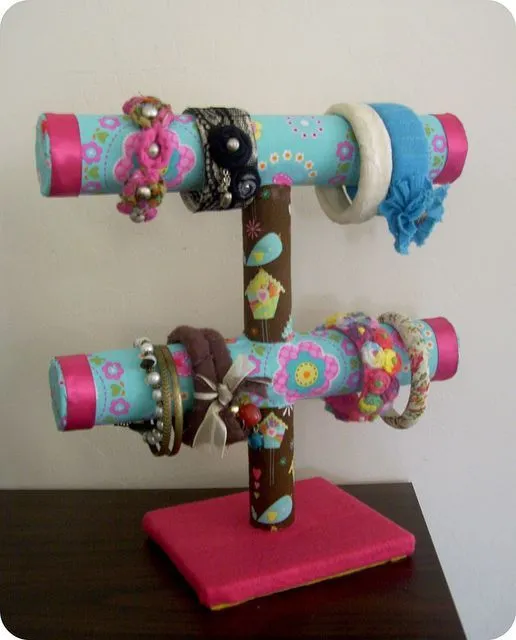 Portapulseras hecho con tubos de carton | Flickr ... Portapulseras hecho con tubos de carton | Flickr ...