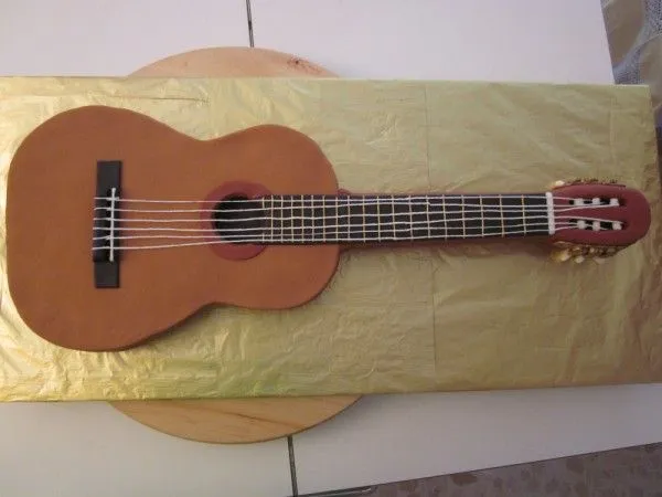 La isla de Mili: Tres tartas - zapato gitana, guitarra y otra de flor