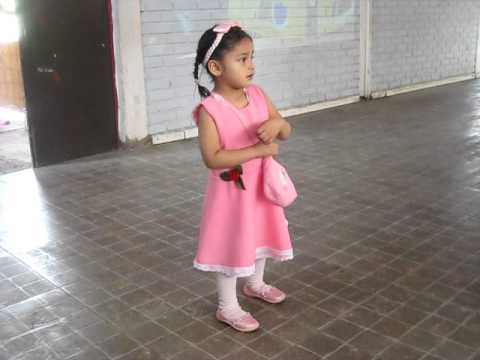 Issabok II disfrazada de angelina ballerina - YouTube