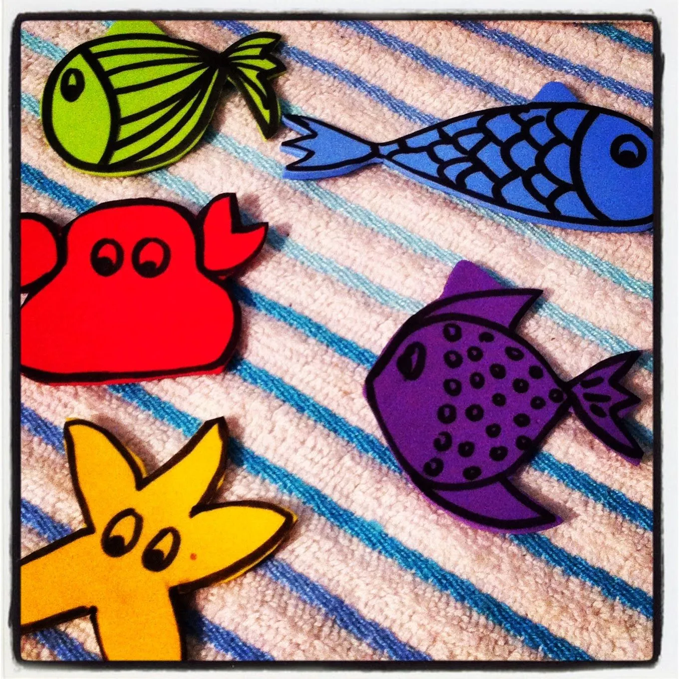 ITACA BUSCANDO A ULISES: DIY: PECERA CON PECES DE COLORES DE GOMA EVA ITACA BUSCANDO A ULISES: DIY: PECERA CON PECES DE COLORES DE GOMA EVA