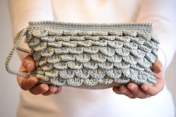 Items similar to Bolso de mano a ganchillo on Etsy Items similar to Bolso de mano a ganchillo on Etsy