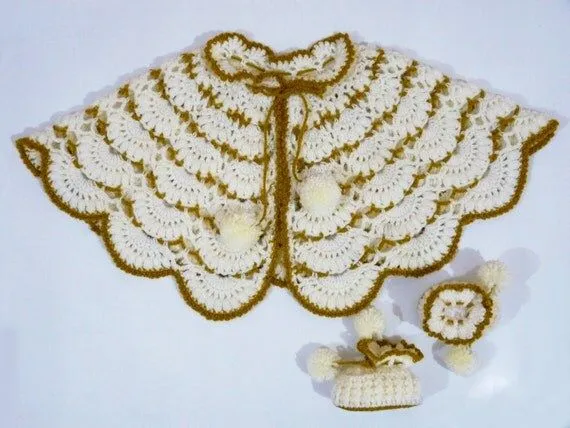 Items similar to Capa para bebé con botitas ~ Poncho ~ Chal ... Items similar to Capa para bebé con botitas ~ Poncho ~ Chal ...