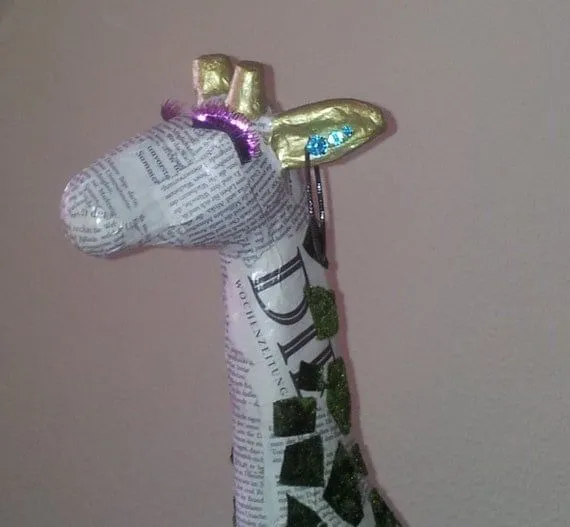Items similar to escultura de jirafa, hecha de papel maché ...
