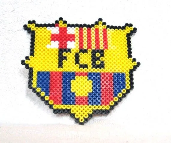 Items similar to FC Barcelona perlas Hama Hecho a mano FCB Escudo ...