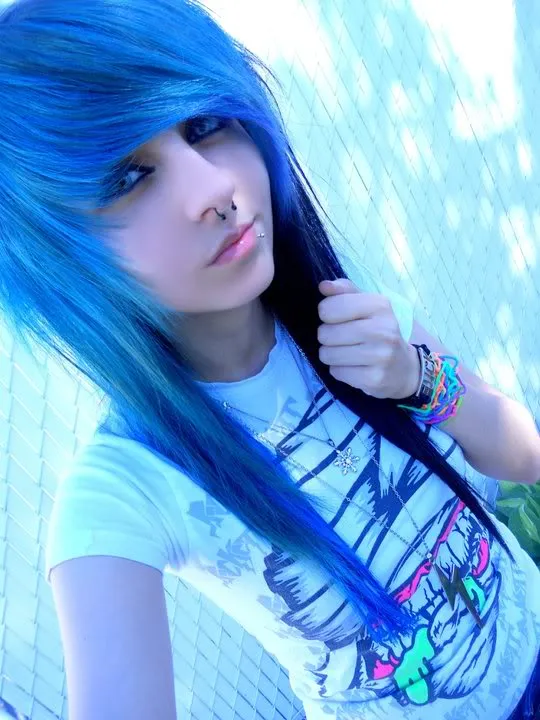 La emo del pelo azul - Imagui