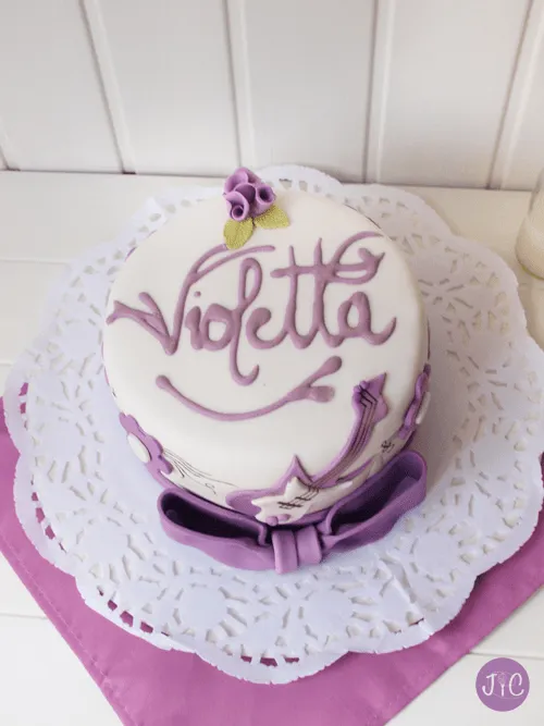 Jaleo en la Cocina: Un pedido muy especial: Tarta Fondant para ... Jaleo en la Cocina: Un pedido muy especial: Tarta Fondant para ...