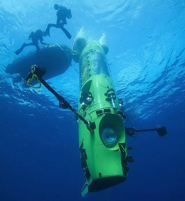James Cameron cuenta lo que vio en el fondo del océano - ABC.es