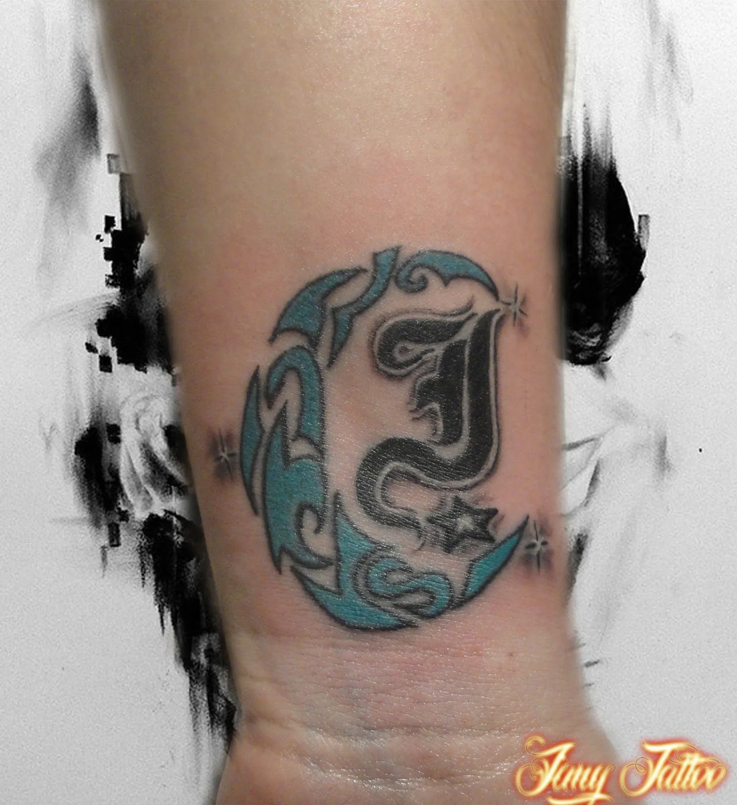 Jimy Tattoo: Luna Tribal + Estrella de David Jimy Tattoo: Luna Tribal + Estrella de David