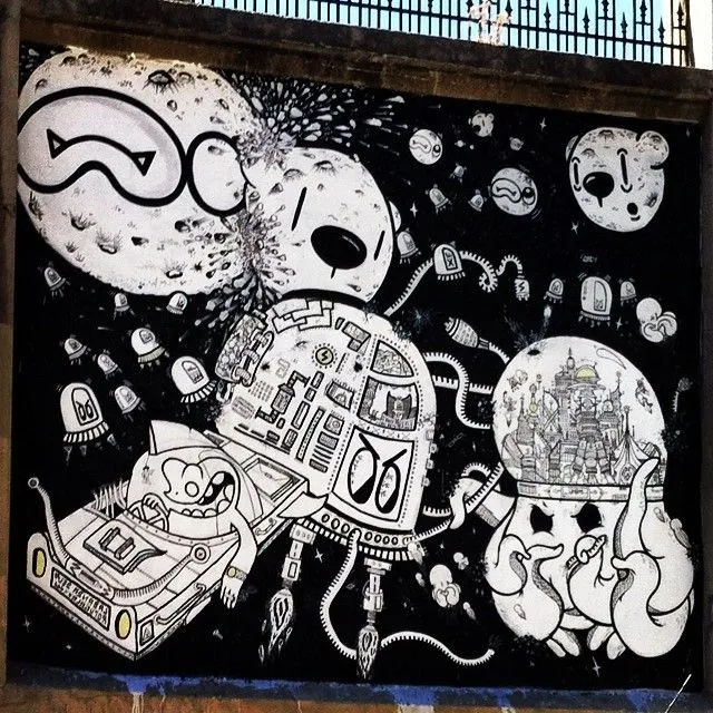 jloui75 : Graffiti en las paredes exteriores de la... jloui75 : Graffiti en las paredes exteriores de la...