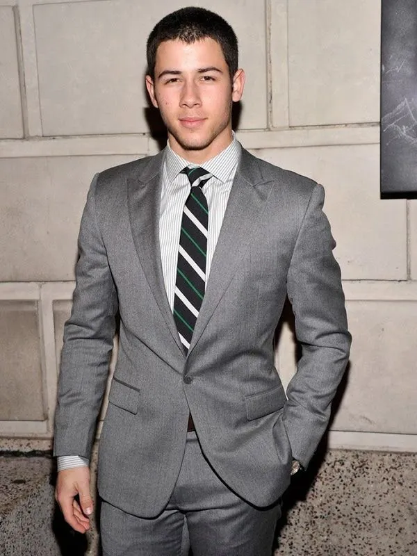 Todo Es Jonas: Nick Jonas en estreno de La Gata sobre el Tejado