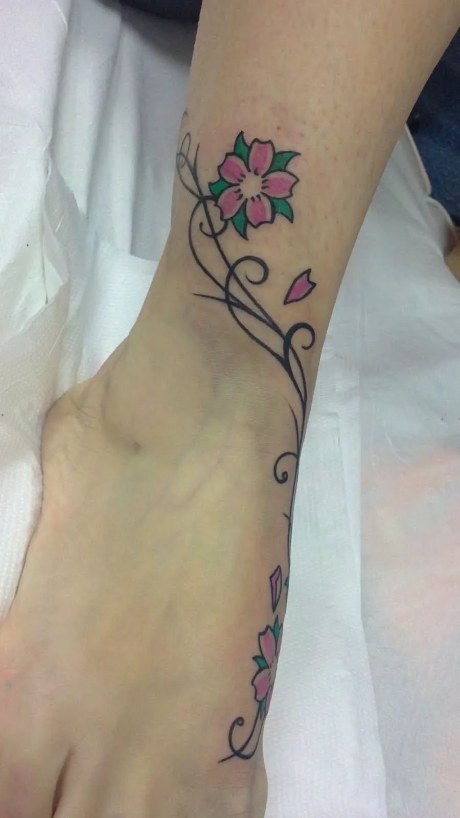 JUANPE: tatuaje de flores en el pie de una mujer - flowers tattoo on ... JUANPE: tatuaje de flores en el pie de una mujer - flowers tattoo on ...