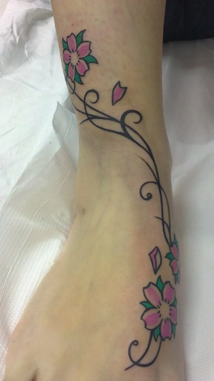 JUANPE: tatuaje de flores en el pie de una mujer - flowers tattoo on ... JUANPE: tatuaje de flores en el pie de una mujer - flowers tattoo on ...