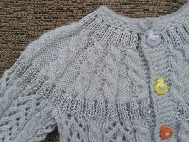 JUBILOCIOS: CHAQUETITA DE BEBÉ CANESÚ REDONDO | Puntos crochet y ...