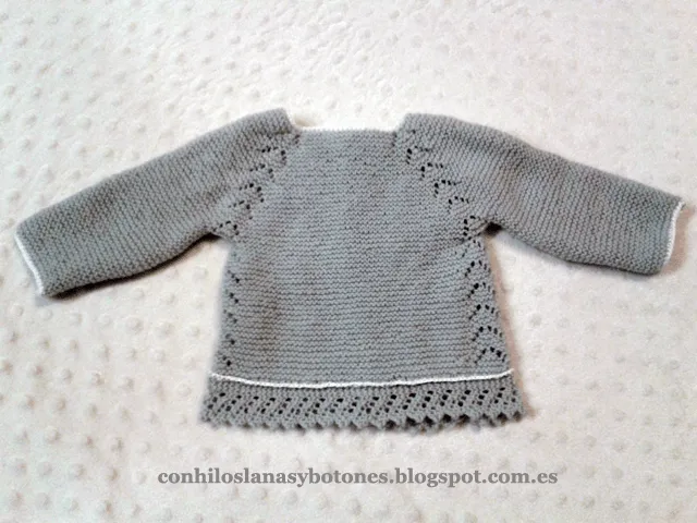 Jubón gris primera puesta | Con hilos, lanas y botones Jubón gris primera puesta | Con hilos, lanas y botones