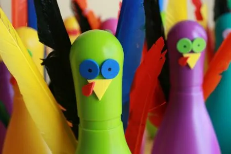 Juego de bolos-pavos de accion de gracias | Manualidades Infantiles Juego de bolos-pavos de accion de gracias | Manualidades Infantiles