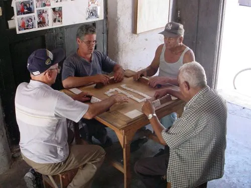 El juego del dominó en Cuba