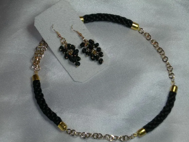 JUEGOS DE PULSERA YSORTIJA, COLLAR Y ZARCILLOS, ELABORADOS CON ...