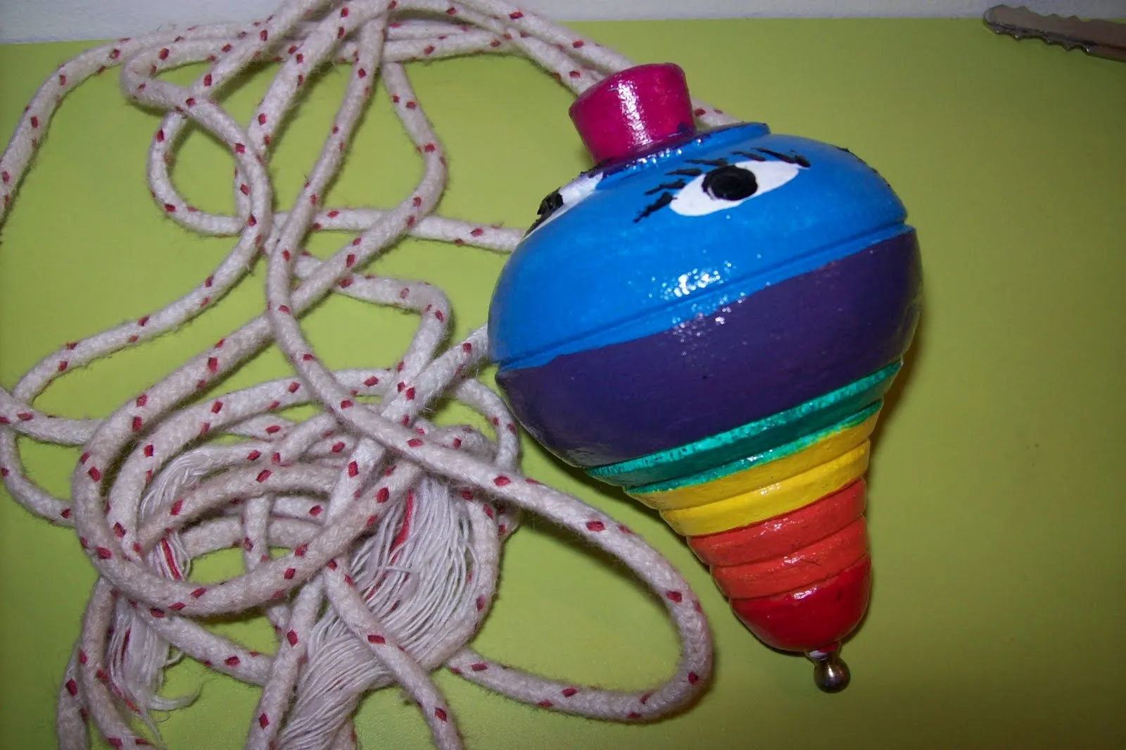 JUEGOS TRADICIONALES: ESTO ES UNA INVASIÓN... DE TROMPOS TUNEADOS JUEGOS TRADICIONALES: ESTO ES UNA INVASIÓN... DE TROMPOS TUNEADOS