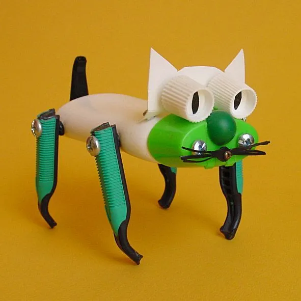 Juguetes a partir de materiales reciclados: gato | Entre Juegos y ... Juguetes a partir de materiales reciclados: gato | Entre Juegos y ...