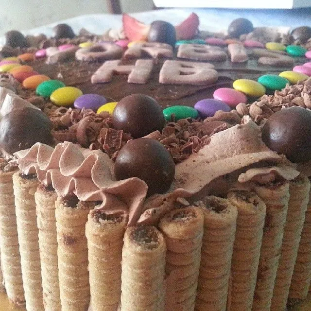 K-liweb, Mi hermano hace unas tortas bestiales! #Pirulin...