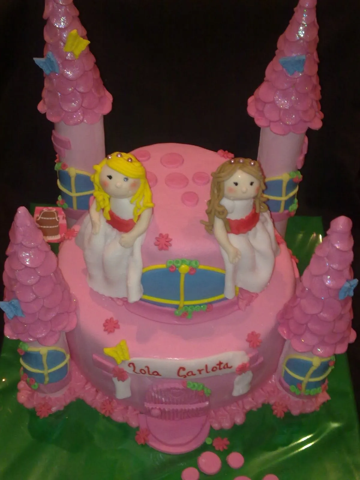 Karma's cakes: Tarta castillo princesas Lola y Carlota Karma's cakes: Tarta castillo princesas Lola y Carlota