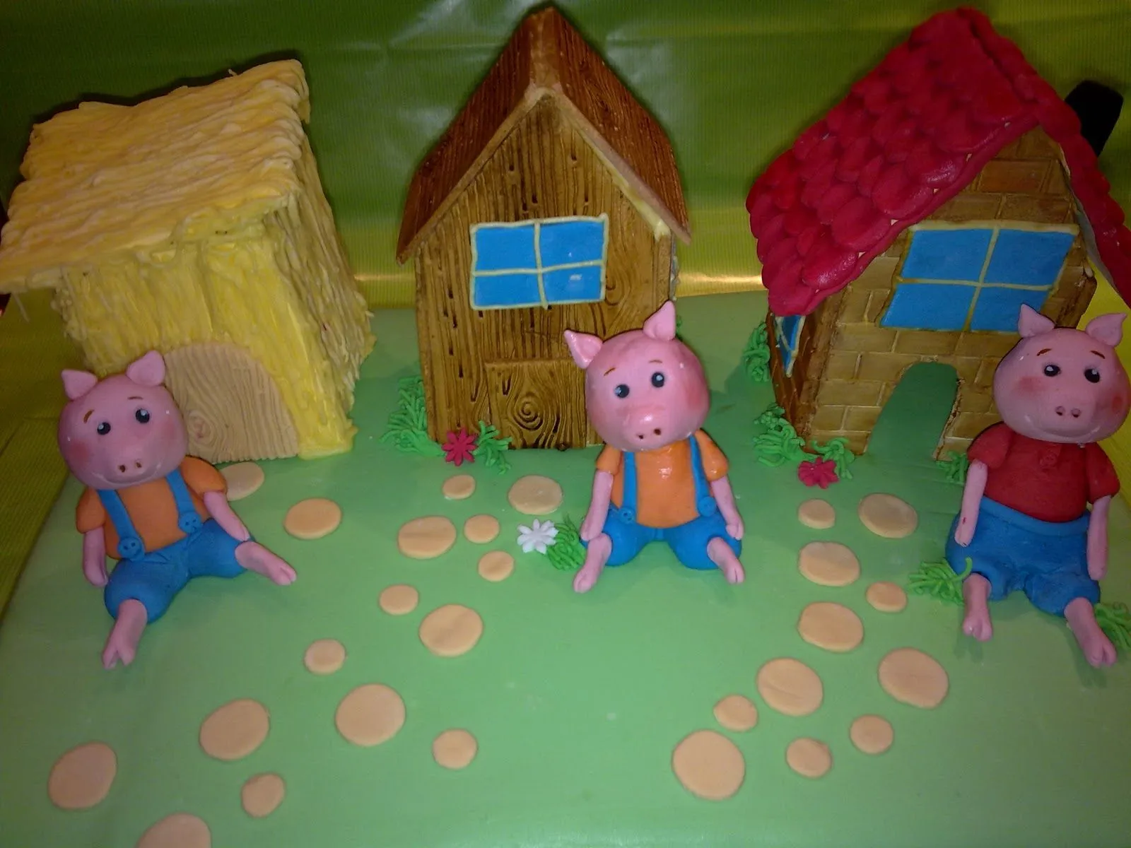 Karma's cakes: Tarta los tres cerditos.... y el lobo Karma's cakes: Tarta los tres cerditos.... y el lobo
