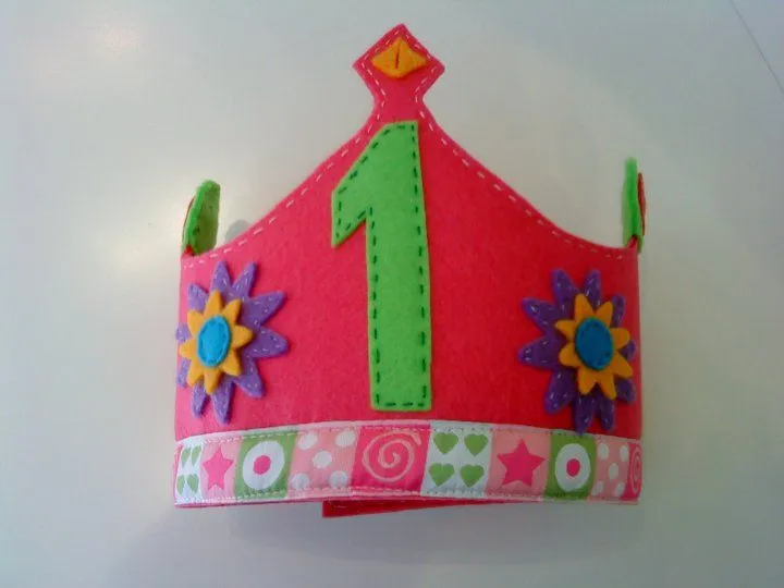 Karmenchugift: Corona cumpleaños rosa