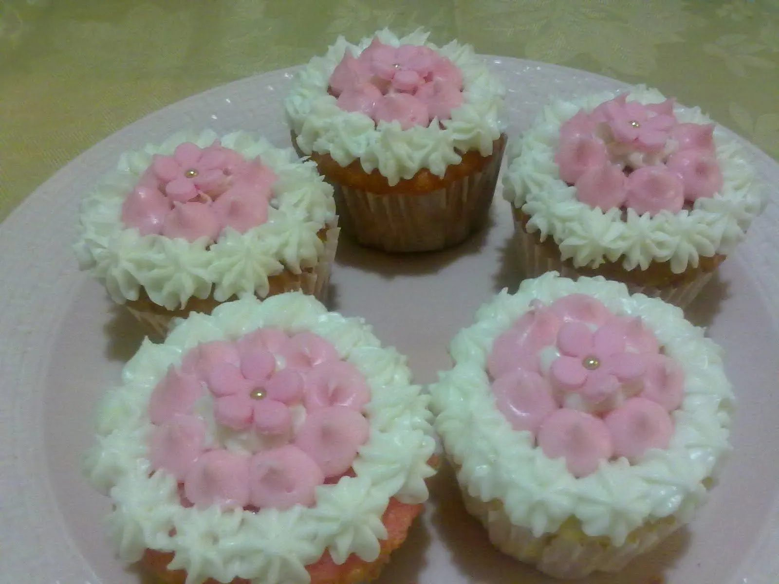 Kchelito's Cupcakes: Baby Shower Niña