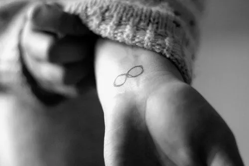 Keep Calm And Carry On: Infinito nunca es para siempre Keep Calm And Carry On: Infinito nunca es para siempre