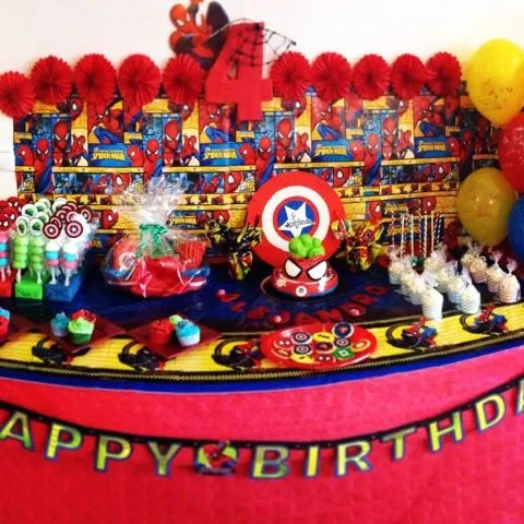 KOKETA'S: MESA DULCE DE SUPERHEROES