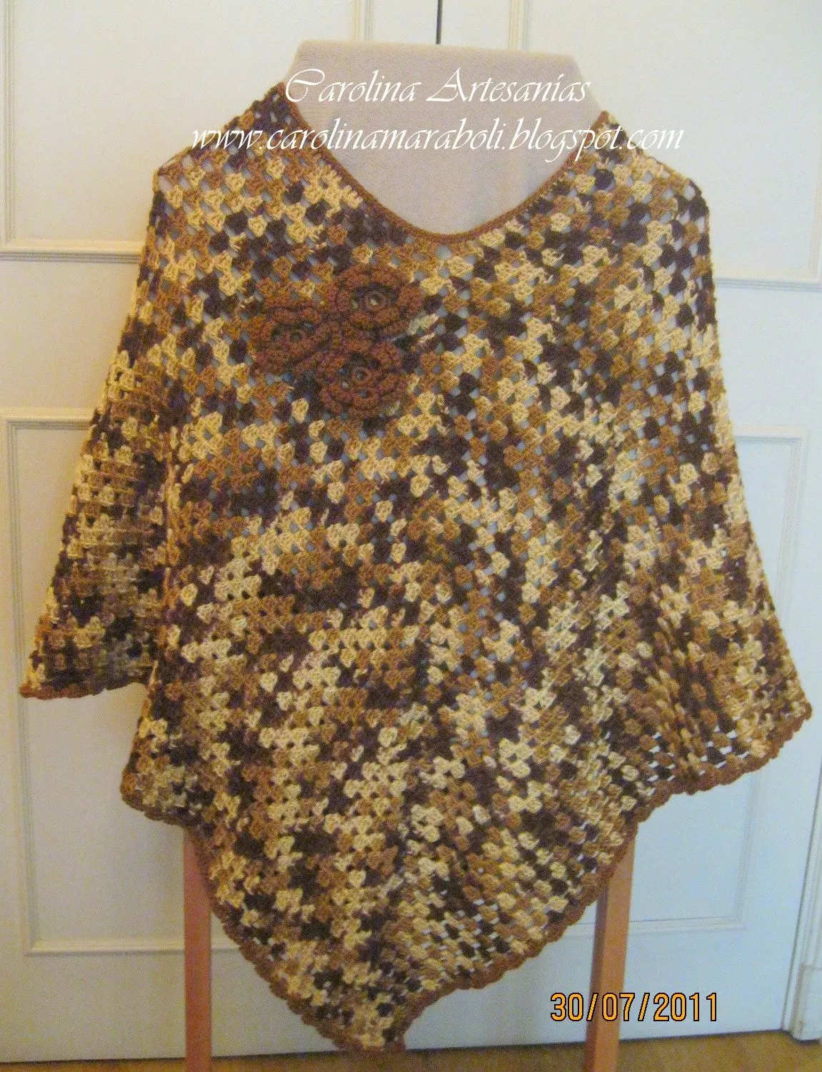 Vitrina de Carolina Artesanías (La Tienda): 203.- Poncho tejido a ... Vitrina de Carolina Artesanías (La Tienda): 203.- Poncho tejido a ...